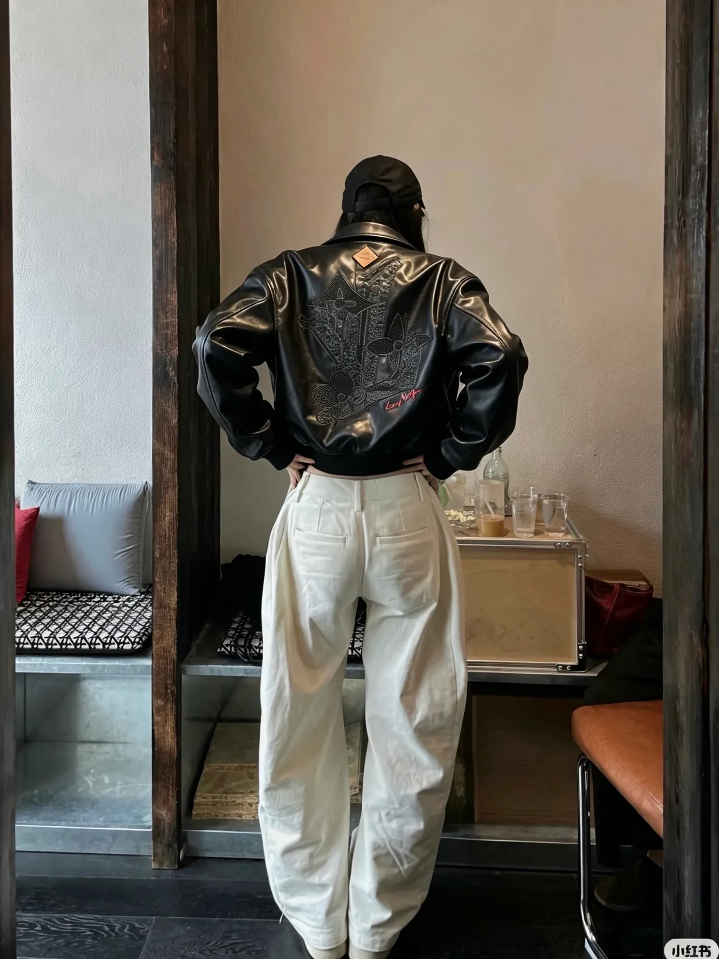 Louis Vuitton Louis Vuitton three-flower embroidered logo lapel leather jacket